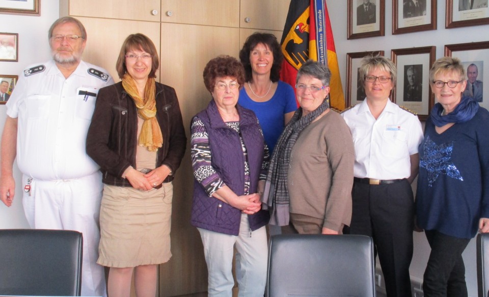 Bild v.l.: Dr. Klaus Ebert Krankenhaushygieniker, Barbara Woltmann MdB, Helma Müller FU, Corinna Martens FU Vorsitzende, Heide Gördes FU, Simone Köhlbach Hygienefachkraft, Elisabeth Berheide FU. Bild v.l.: Dr. Klaus Ebert Krankenhaushygieniker, Barbara Woltmann MdB, Helma Müller FU, Corinna Martens FU Vorsitzende, Heide Gördes FU, Simone Köhlbach Hygienefachkraft, Elisabeth Berheide FU.