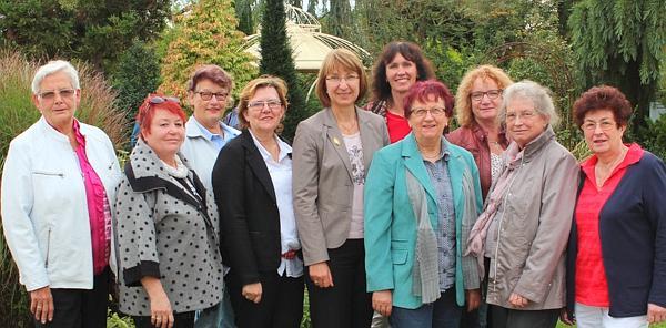 Mitglieder der Frauen Union Ammerland und Aurich tauschten sich mit Barbara Woltmann (5. von links) aus. Mitglieder der Frauen Union Ammerland und Aurich tauschten sich mit Barbara Woltmann (5. von links) aus.