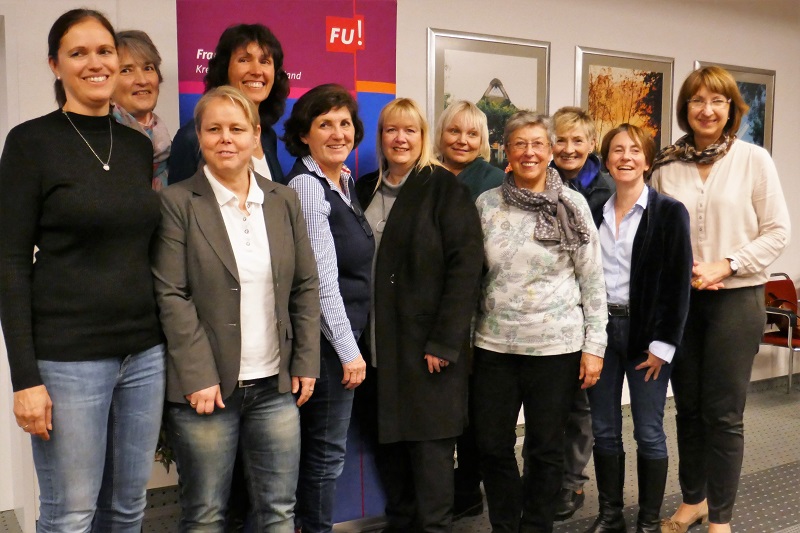 Bild v.l.:  Ilka Studnik, Heike, Heidberg-Kltgen, Tanja Pohl, Corinna Martens, Sylke Heilker, Elke Garlichs-Kappmeier, Imke Galipo, Hildburg John, Elisabeth Berheide, Dr. Sabine Mangold-Will, Barbara Woltmann. Nicht auf dem Bild: Matina Berends und Kirst