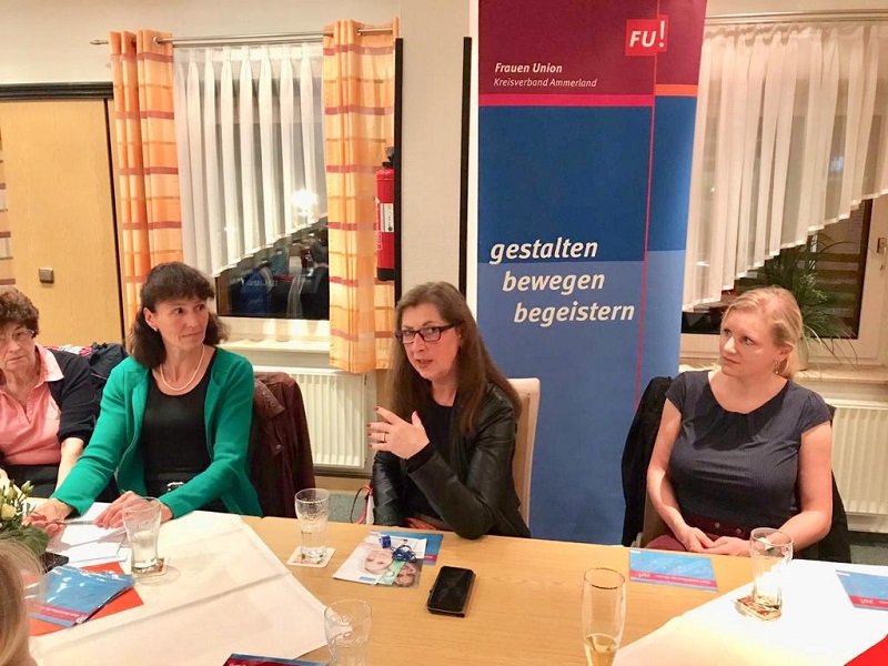 v.l.: Vorsitzende Corinna Martens, Petra Klein Mitglied des Bundesvorstandes Weier Ring